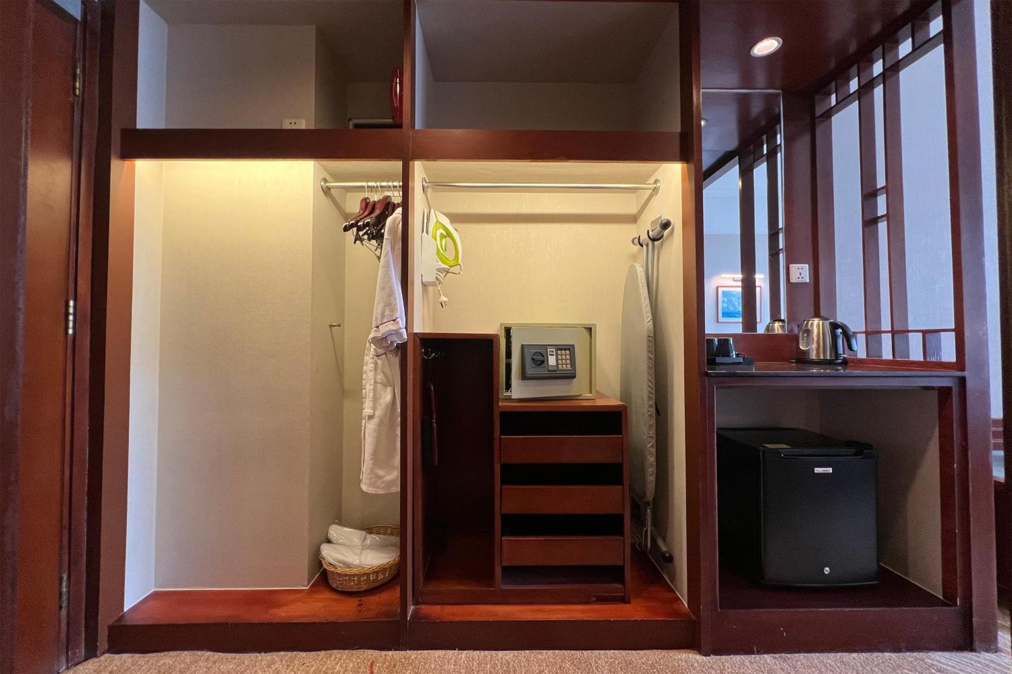 Baolong Hotel Шанхай Екстериор снимка