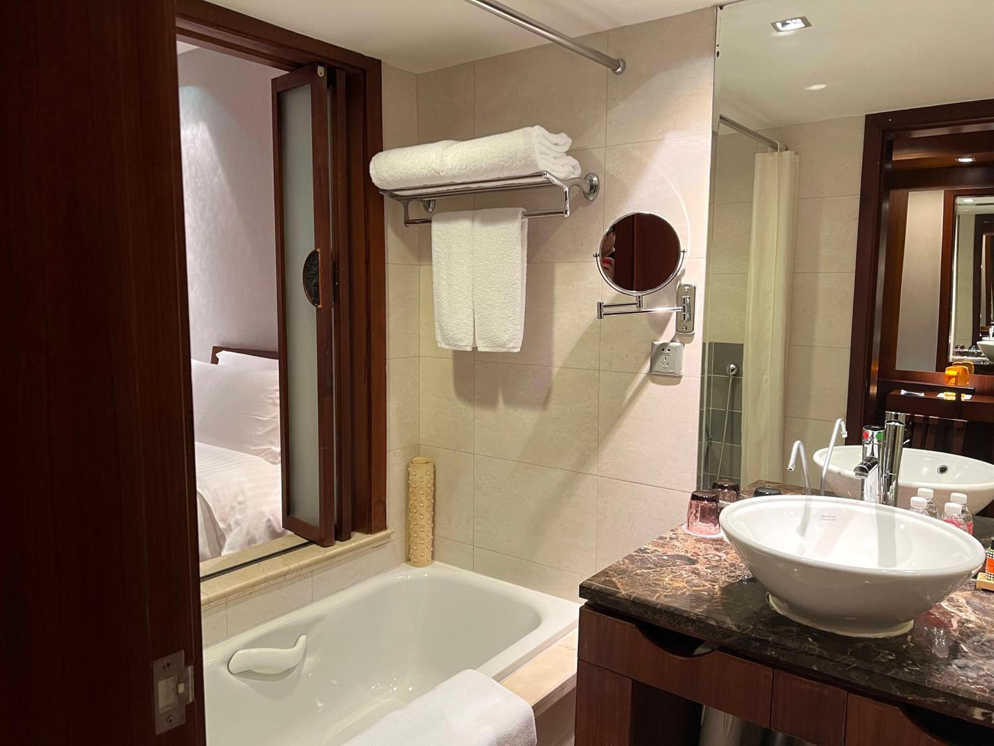 Baolong Hotel Шанхай Екстериор снимка