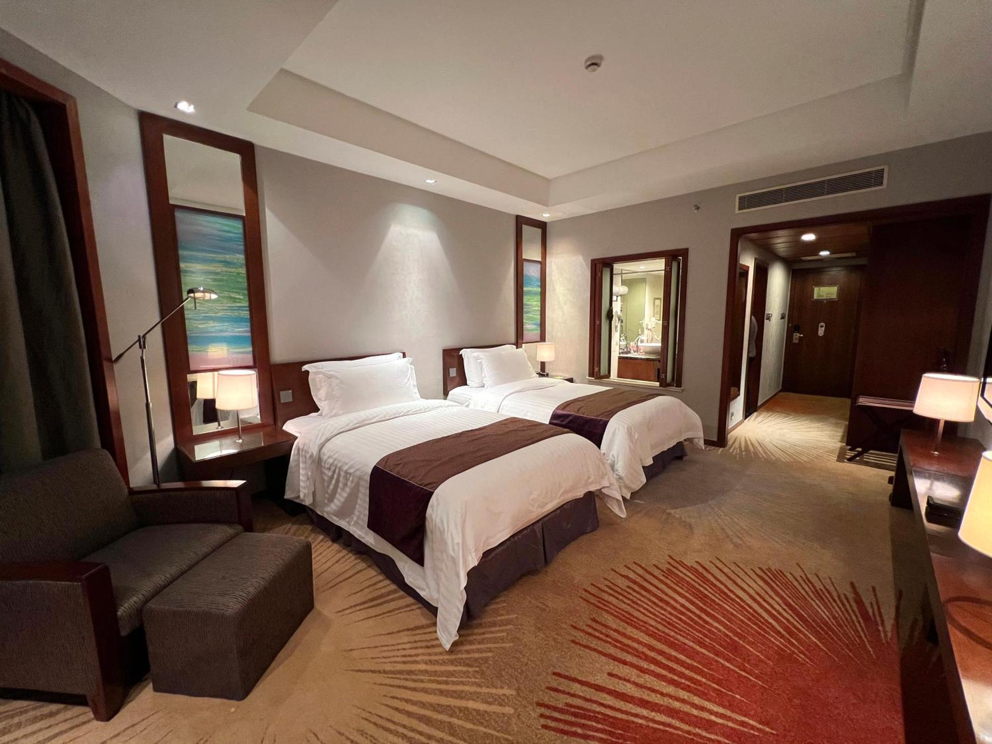 Baolong Hotel Шанхай Екстериор снимка