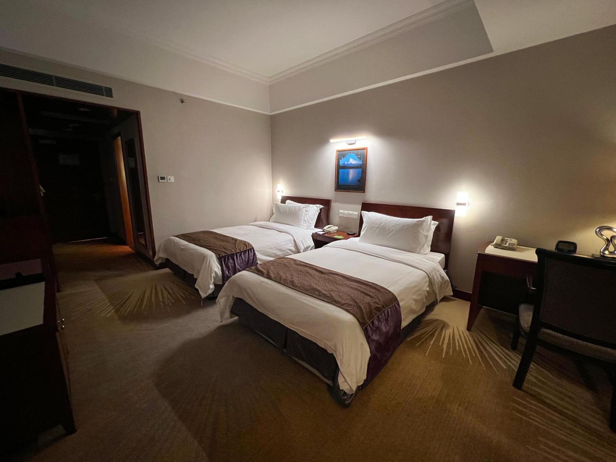 Baolong Hotel Шанхай Екстериор снимка
