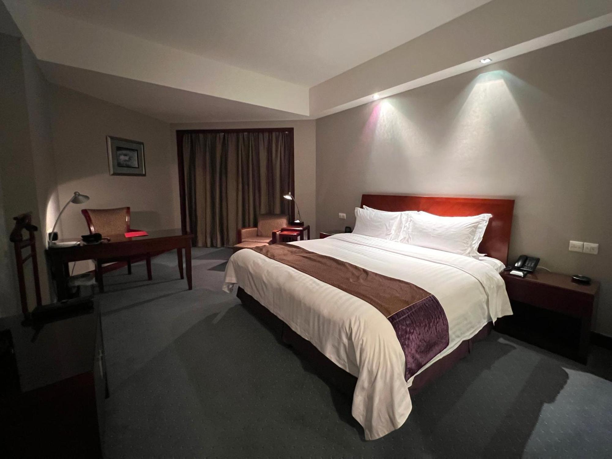 Baolong Hotel Шанхай Екстериор снимка
