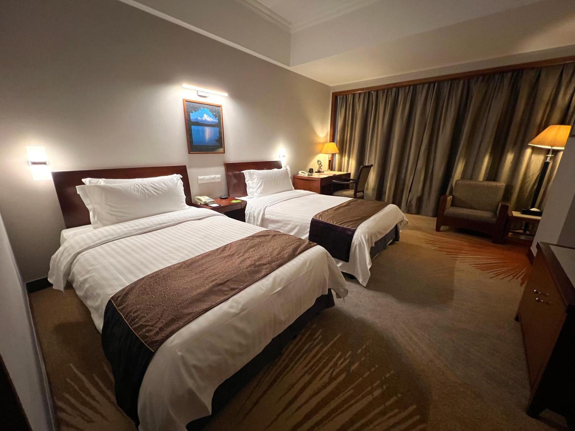 Baolong Hotel Шанхай Екстериор снимка