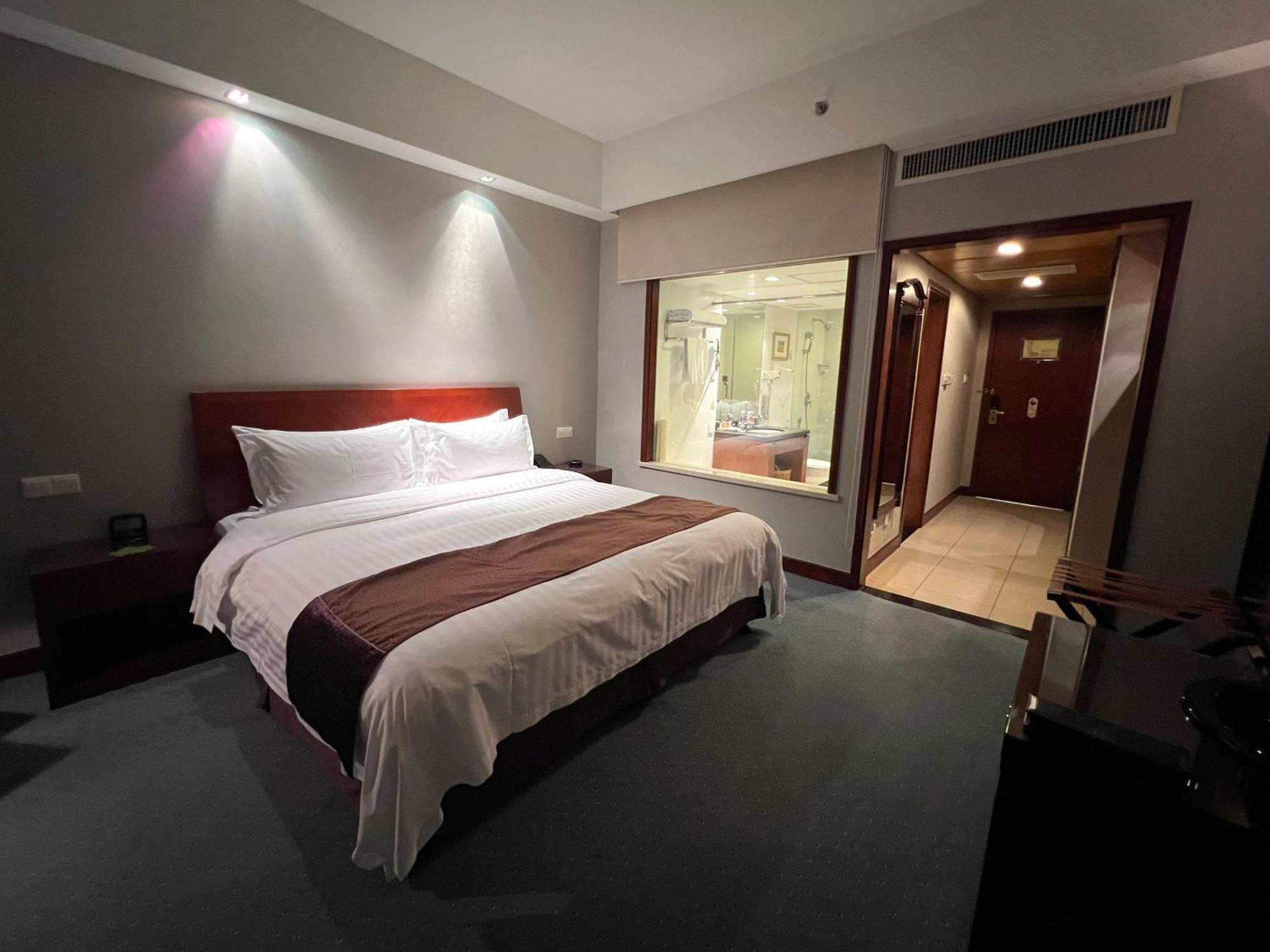 Baolong Hotel Шанхай Екстериор снимка
