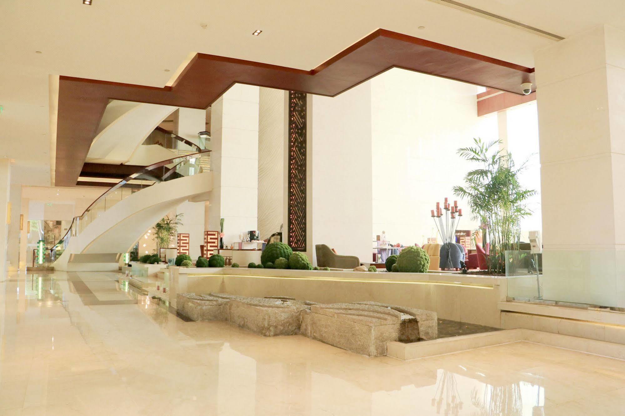 Baolong Hotel Шанхай Екстериор снимка