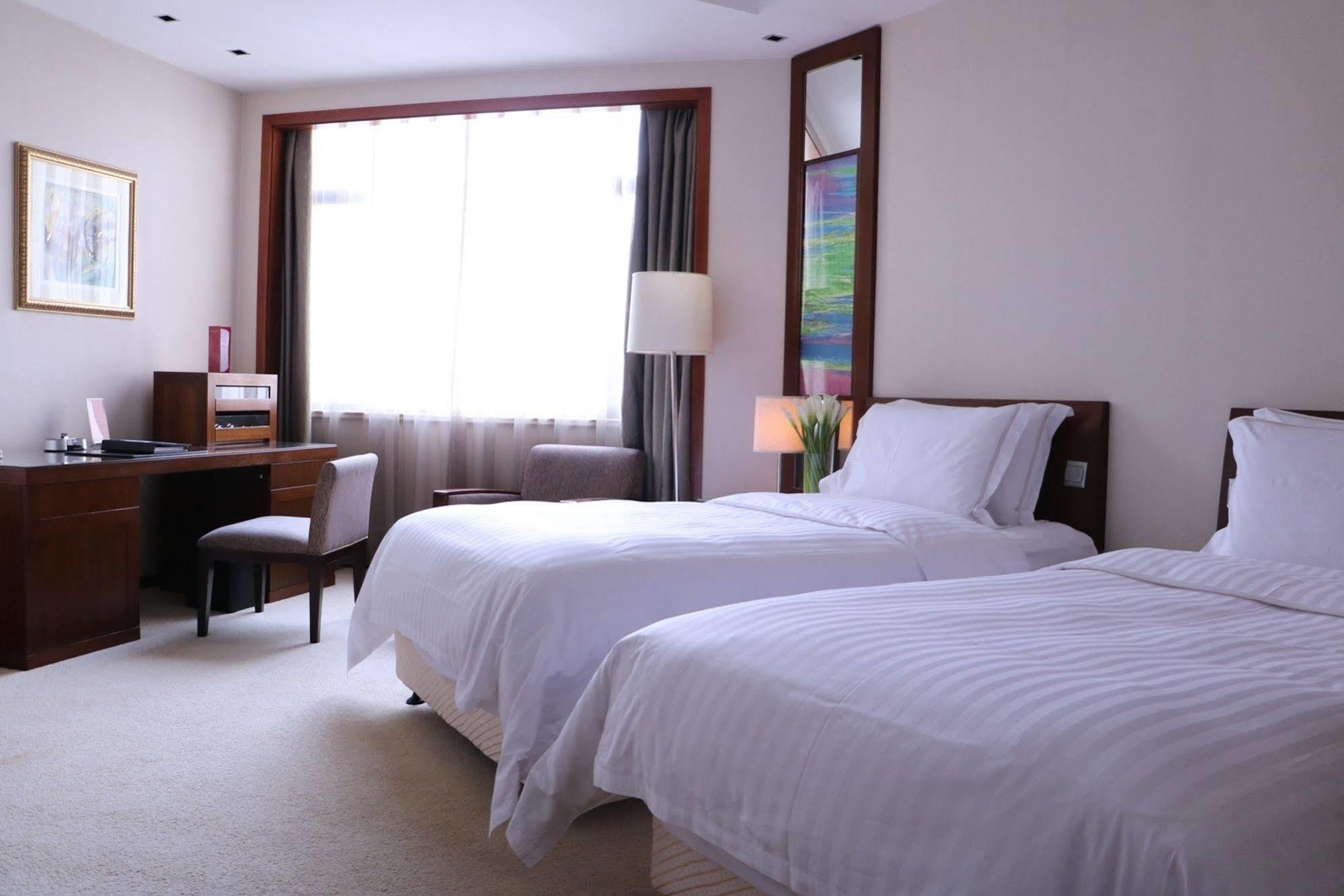 Baolong Hotel Шанхай Екстериор снимка