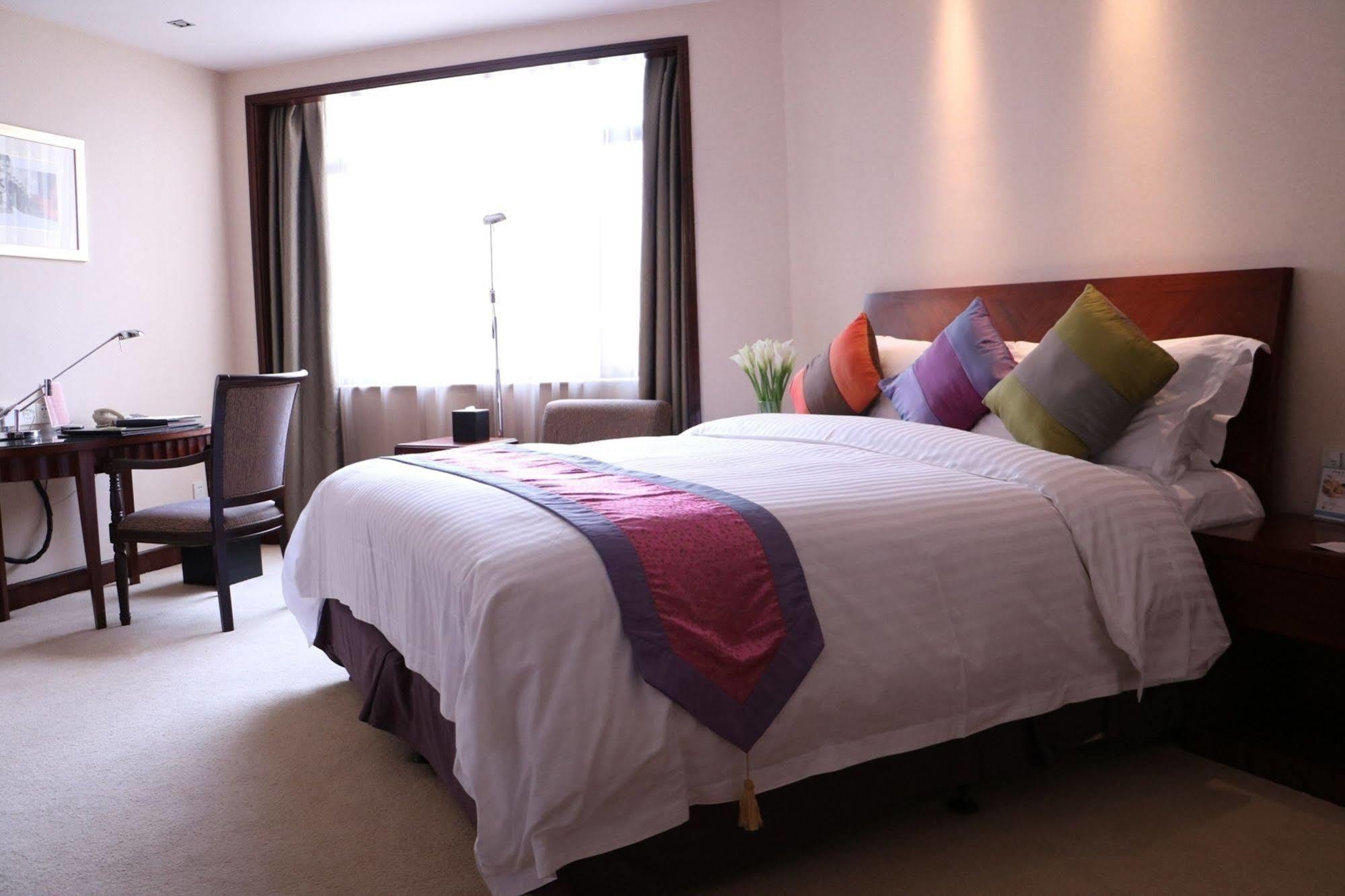 Baolong Hotel Шанхай Екстериор снимка